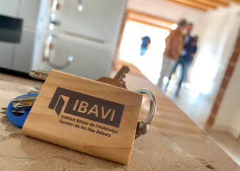 Un detalle de una promoción de vivienda pública en Platja d'en Bossa.