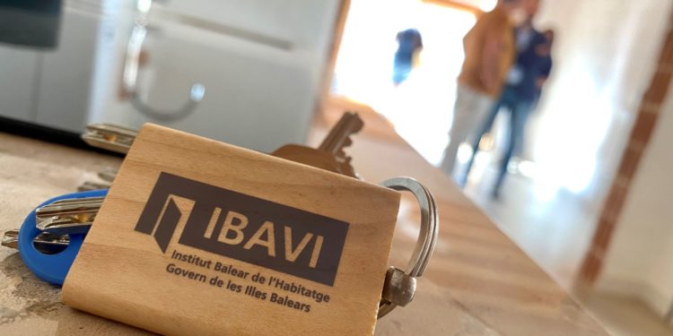 Un detalle de una promoción de vivienda pública en Platja d'en Bossa.