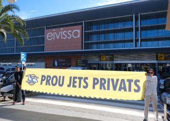Una acción de Extiction Rebellion contra los jets privados en Ibiza.