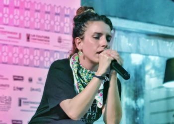 Laura Sam en una actuación. Crédito Laura Sam Facebook