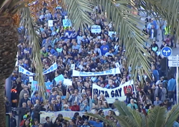 Un fotograma del documental que recoge la manifestación de más de 18.000 personas contra las prospecciones.
