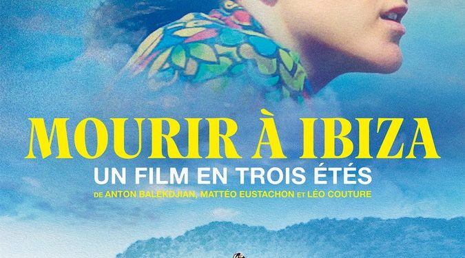 Cartel de la película Morir en Ibiza en su pase por los cines franceses.