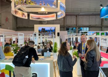 Imatge de la fira IBTM d'enguany, amb el president Vicent Marí a la dreta. Foto: Consell d'Eivissa.