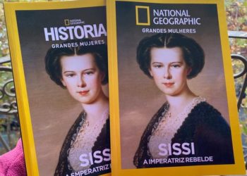 Ediciones en castellano y portugués de la biografía de Sissí escrita por Rebecca Beltrán.