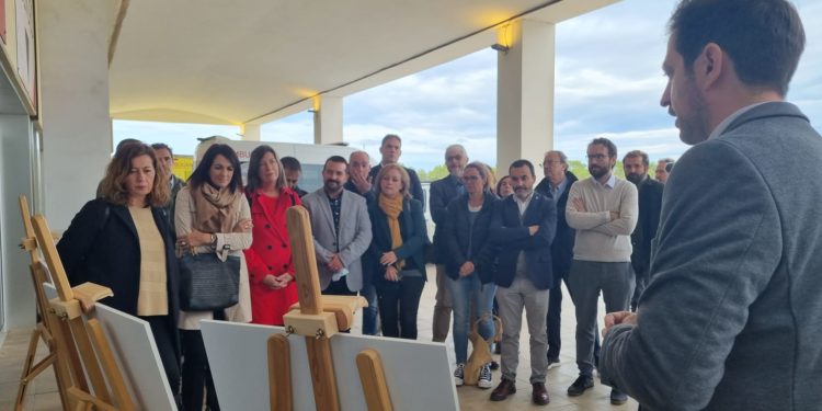 Un momento de la presentación de la maqueta y del proyecto de la base del 061 en Formentera con la presencia de la presidenta del Govern, Francina  Armengol.