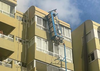 Imagen del estado en el que ha quedado el andamio. Foto: David Ferrer (NouDiari)