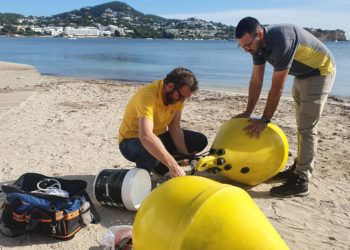 Boyas inteligentes este miércoles en Talamanca. Foto: cedida por el Consell d'Eivissa.