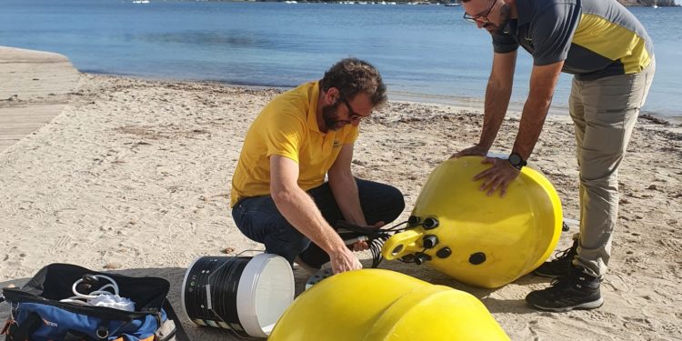 Boyas inteligentes este miércoles en Talamanca. Foto: cedida por el Consell d'Eivissa.