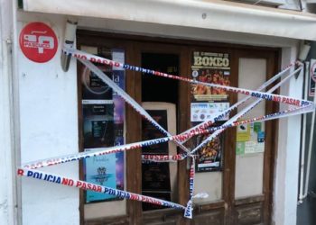 Imagen del establecimiento afectado, que ha sido precintado por la policía. Fotografía cedida a Noudiari.