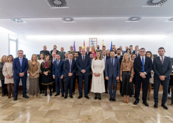 Todas las autoridades que han asistido al evento. Iris Solana - Imam Comunicación