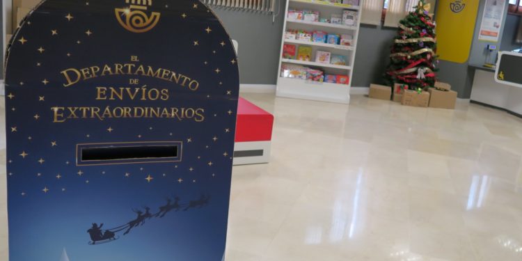 Buzón para los Reyes Magos en Correos.