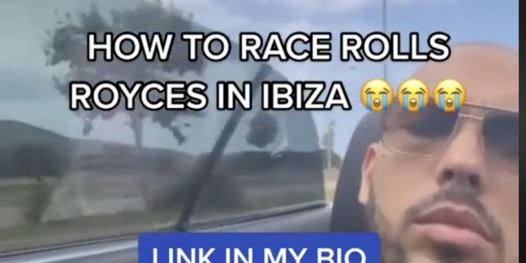 El polémico Andrew Tate conduciendo por Ibiza en un vídeo subido por él a redes.