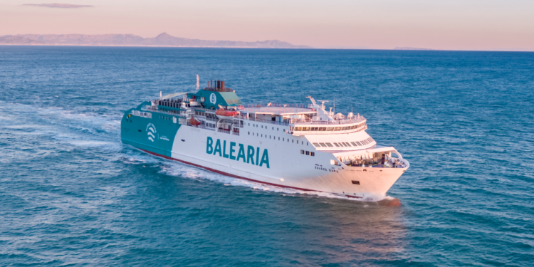 Imagen de una embarcación de la naviera Baleària. Foto: cedida por Baleària.