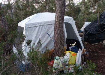 Una carpa instalada en un asentamiento ilegal de Sa Talaia de Sant Antoni. Fotos Policía Local de Sant Antoni.