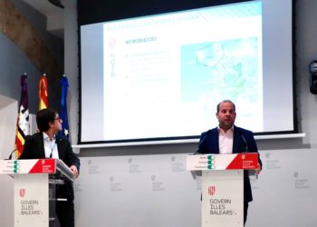 Iago Negueruela y Miquel Mir, que ha presentado hoy el Plan Red Natura de la zona Oeste de Ibiza tras el Consell de Govern