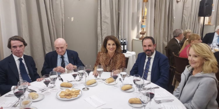 José María Aznar, Abel Matutes, Ana Botella, Carlos Uriarte y Esperanza Aguirre.
