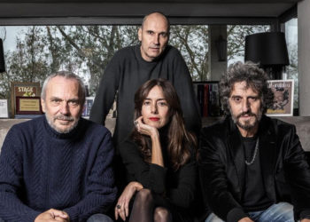 David Marqués, de pie, junto a José Coronado, a la izquierda de la imagen, Cecilia Suárez, en el centro y Diego Peretti.
