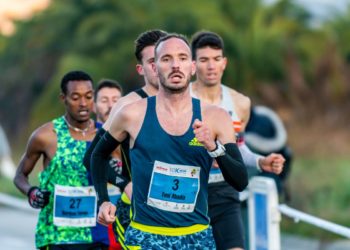 Toni Abadía encabezando el 10K de Ibiza junto a Carlos Mayo y Adel Mechaal