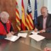 El president del Consell, Vicent Marí, a la dreta i el president de la Creu Roja d'Eivissa, Manuel Marín.