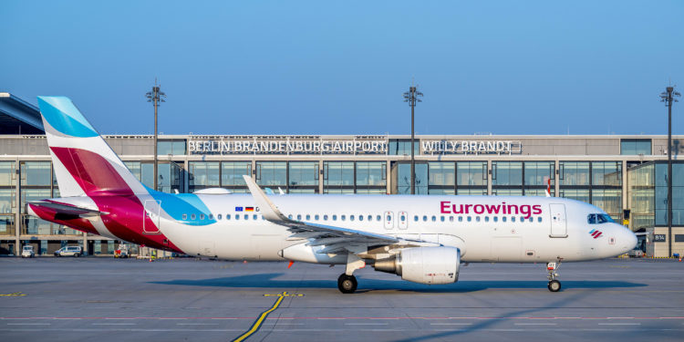 Un avión de Eurowings en el aeropuerto Berlinés de Brandenburg