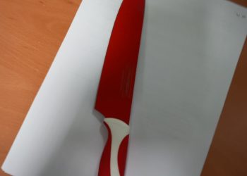 Imagen del cuchillo que usaba el detenido para amenazar a familiares ayer por la tarde en Vila