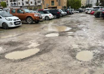 Imágenes aportadas por el grupo socialista de Santa Eulària sobre el estado en el que están los aparcamientos del pueblo.