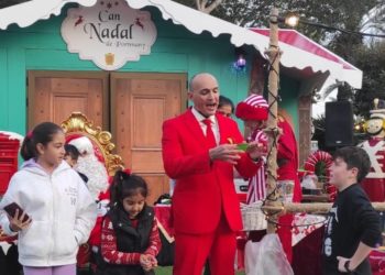 Un momento del sorteo con el Mago Albert en Sant Antoni.