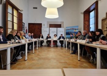 Un momento de la reunión de firma del convenio.