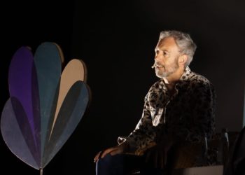 El filósofo y jardinero Santiago Beruete, autor de 'Jardinosofía' en conversación con Paula Villegas en el festival Hay Medellín 2023.