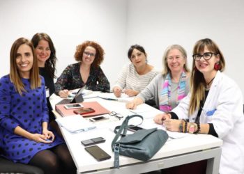 María Tresserra, segunda por la derecha de la imagen, con sus compañeras de la Unidad de Cronicidad.