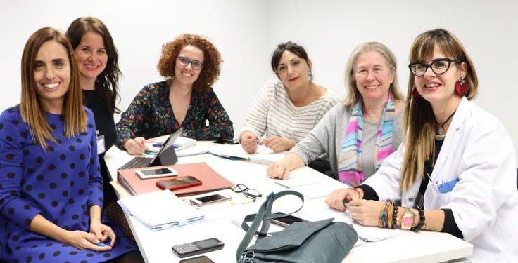 María Tresserra, segunda por la derecha de la imagen, con sus compañeras de la Unidad de Cronicidad.
