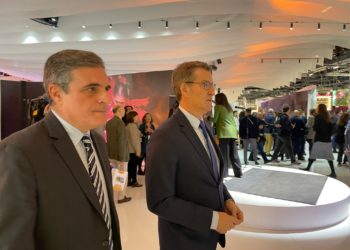 Visita de Feijóo al estand de Ibiza en la feria Fitur
