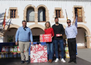 La alcaldesa de Santa Eulària, Carmen Ferrer, durante la celebración del sorteo esta mañana.