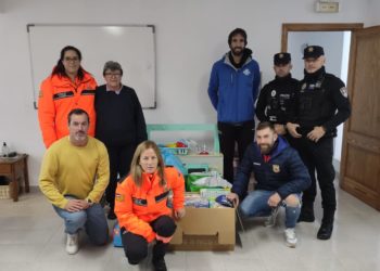 Este miércoles se ha iniciado el reparto de juguetes recogidos durante la campaña solidaria, impulsada por la Policía Local y Protección Civil. Foto: Ayuntamiento de Sant Antoni.