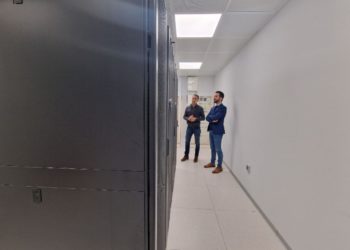 Xavier Santamaría y Javier Torres en las nuevas instalaciones del CPD.