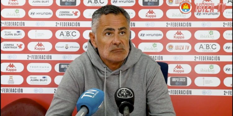 El entrenador del CD Ibiza, Manu Calleja, en una imagen del club