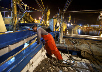 Un barco de arrastre en el puerto de Ibiza en una imagen de archivo. Autor JOAN COSTA
