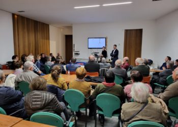 Reunión con los vecinos de Sant Mateu. Foto: Ayuntamiento de Sant Antoni.