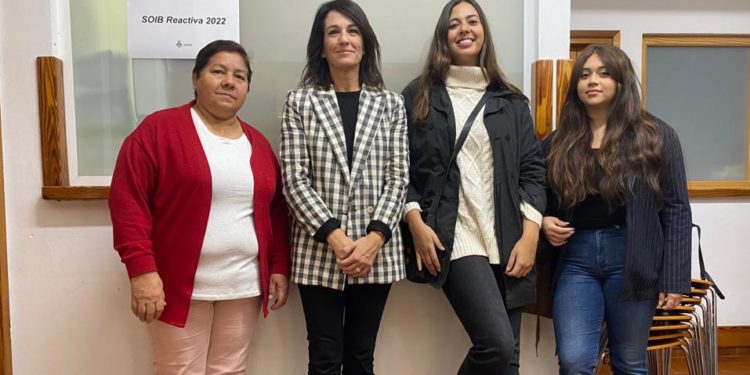 La presidenta del Consell Insular, Ana Juan, ha donat la benvinguda a les noves treballadores. Foto: Consell de Formentera.