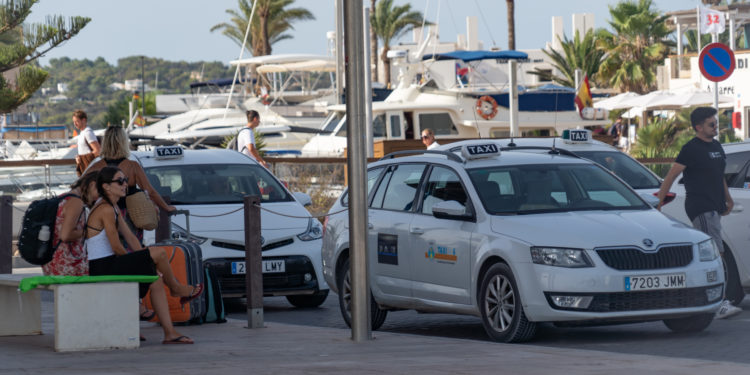 Taxis al port de la Savina