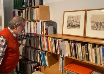 L'escriptor i pintor Josep Marí a casa seua. Foto: Toni Escandell.