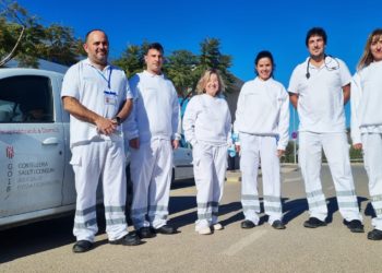 Parte del equipo de la UHD: de izquierda a derecha, el doctor Mario García Lezcano; Francisco Javier Tapia Vives, enfermero; Silvia Espasa Sandalinas, enfermera; la doctora Paula Martínez Sancho; el doctor Julen Landín, y Ana Herguedas Vaquerizo, enfermera.