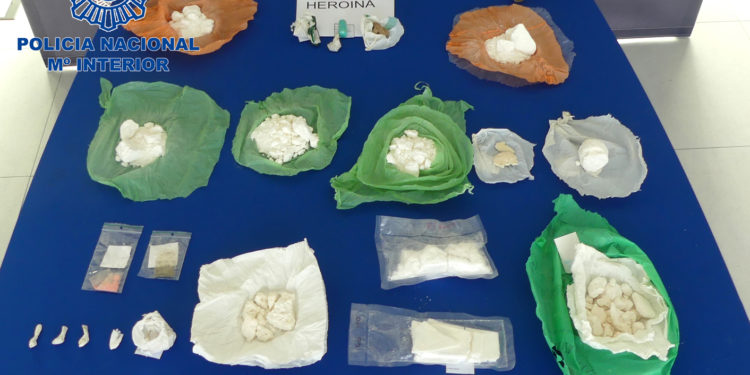 Machete, droga y móviles incautados en la operación en Sa Penya