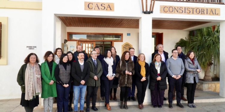Imagen de los asistentes al Consell de Govern celebrado en Formentera, presidido por Francina Armengol.