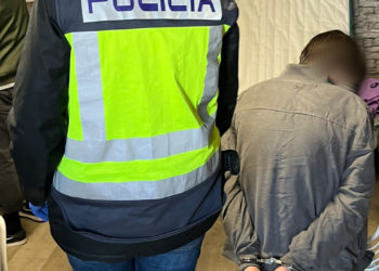 Uno de los detenidos en la operación en Sa Penya. Foto Policía Nacional de Ibiza