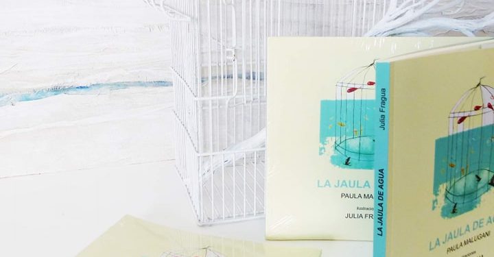 Algunos ejemplares de libro de Paula Malugani y Julia Fragua, en una imagen compuesta y tomada por Fragua.