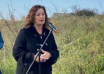 Armengol en una visita a Ibiza cuando era presidenta de Baleares.