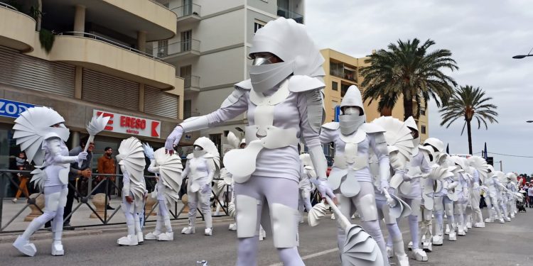 Imagen de la rúa de carnaval de Ibiza en 2022.