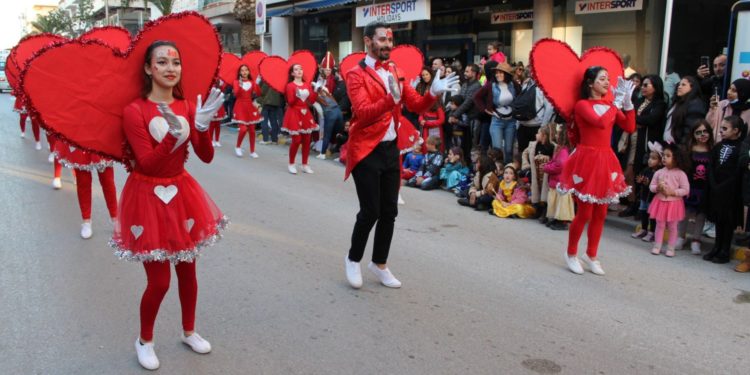 Comparsa ganadora el año pasado de la sección Adultos en Santa Eulària