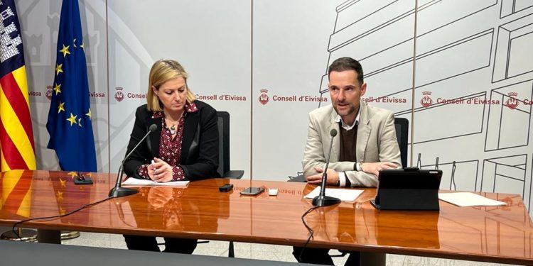 Carolina Escandell  y Mariano Juan han explicado hoy las conclusiones del informe y próximos pasos en el 'caso Amadiba' del anterior equipo de gobierno